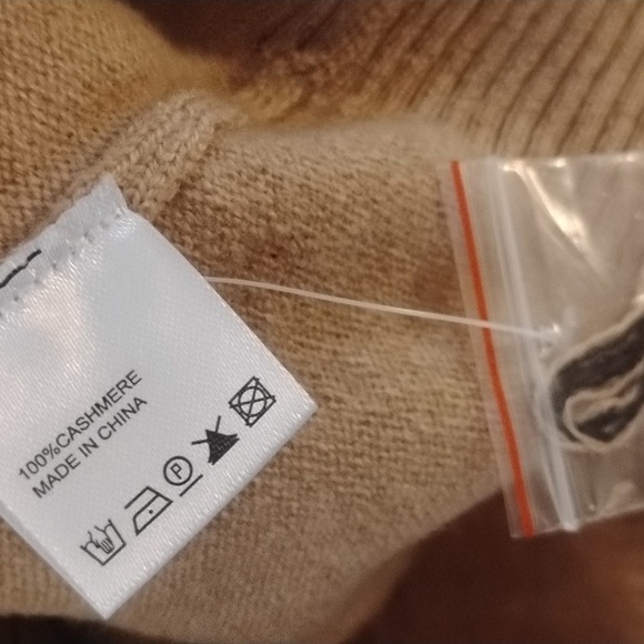 New Pink Pineapple Camelback Ski Resort Cashmere Sweater Sz S - Picture 3 of 4